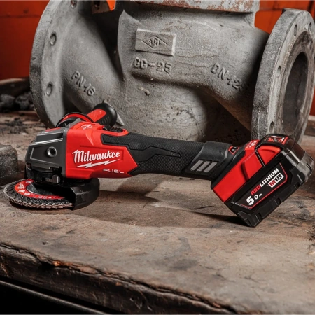 M18 FUEL™ 125 mm variable speed & braking angle grinder with slide switch