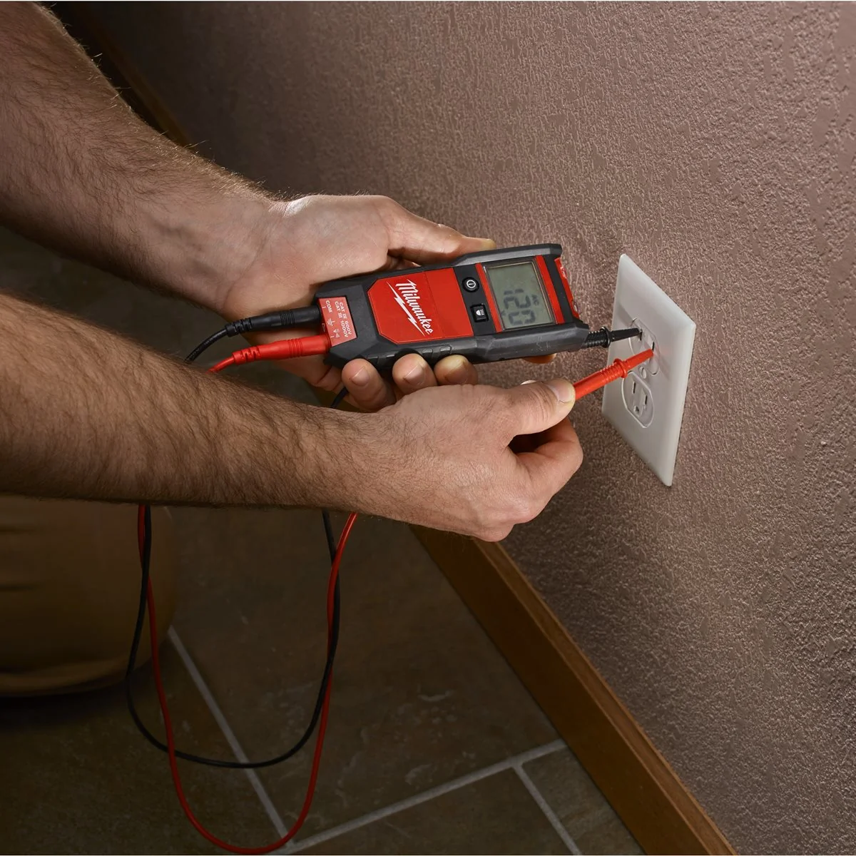 Auto voltage / continuity tester