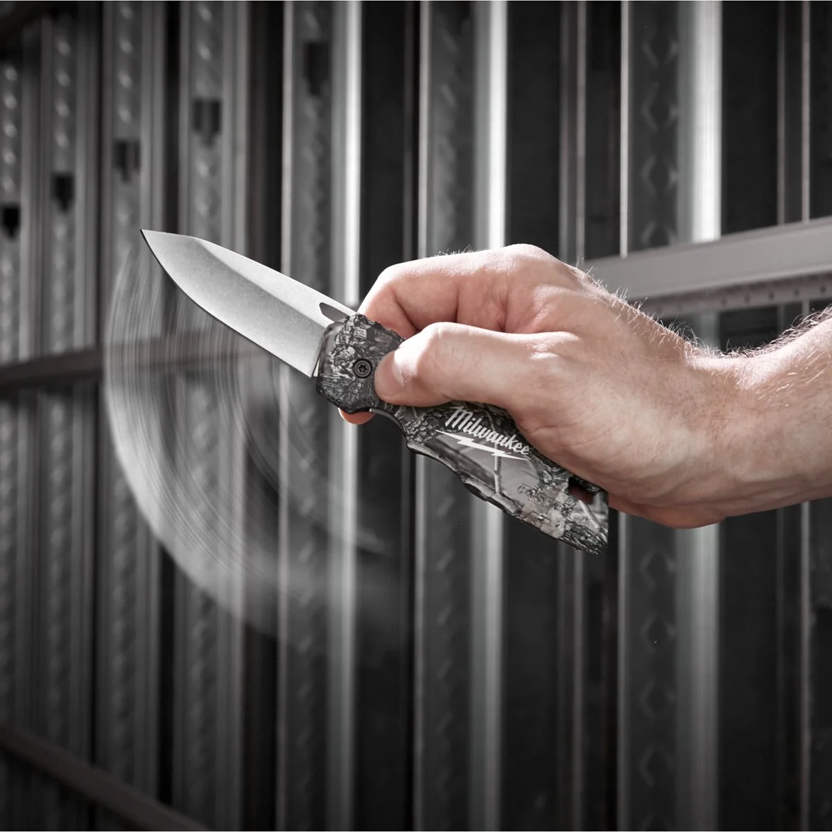 FASTBACK™ Camo folding knife