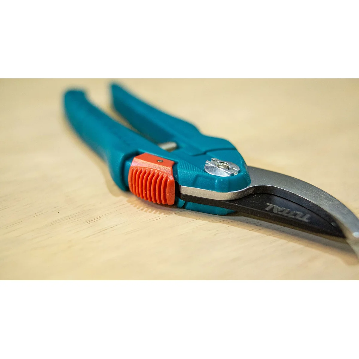 THT0201 Pruning Shears