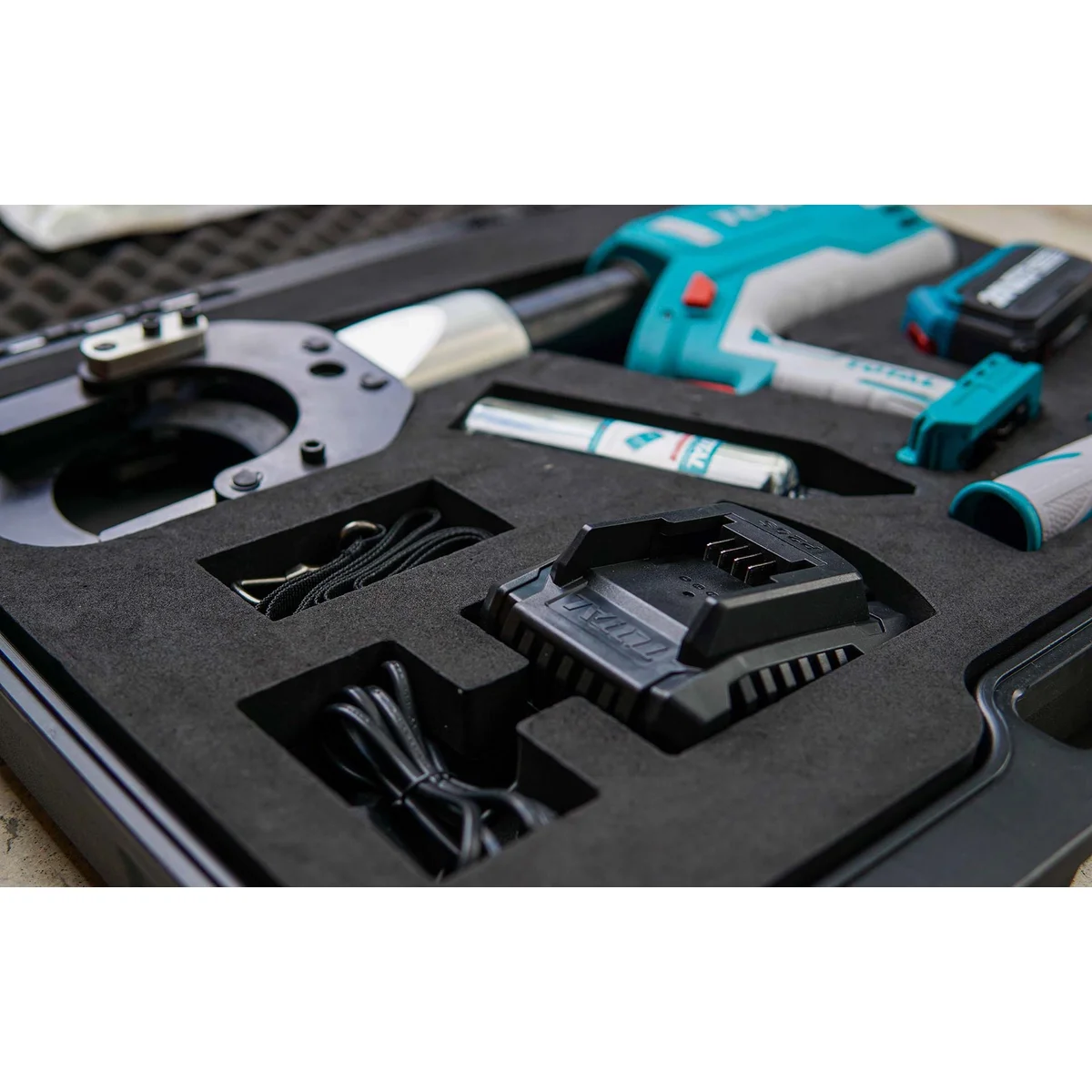 TRCLI2002 Li-ion Hydraulic Cable Cutter